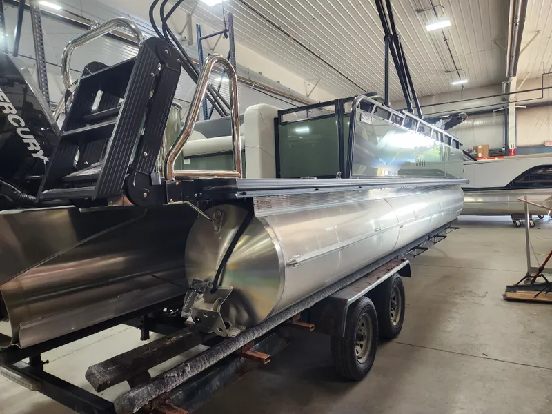 Slide: The Image of Avalon Venture - 21 PLUS 2' Patio Pad FT Cruise Rear Bench 23' Tritoon "Velour Silverleaf" 2026 - 18