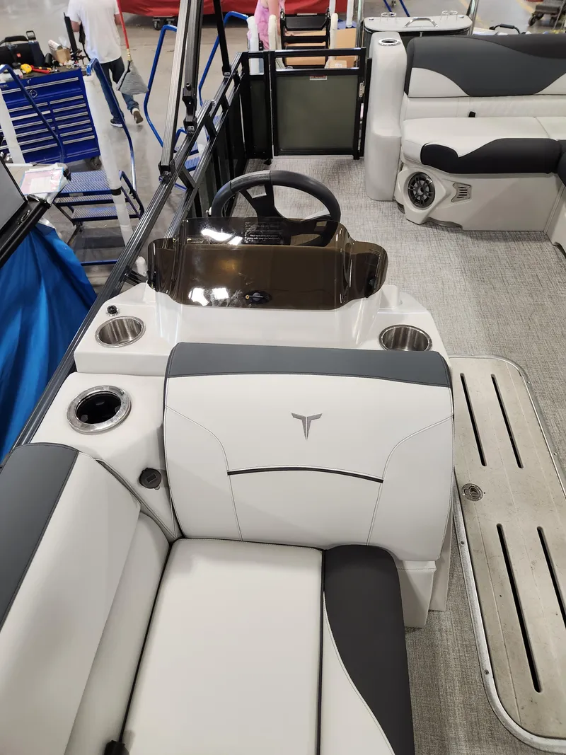 Slide: The Image of Avalon Venture - 21 PLUS 2' Patio Pad FT Cruise Rear Bench 23' Tritoon "Velour Silverleaf" 2026 - 3