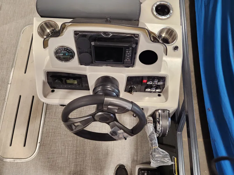 Slide: The Image of Avalon Venture - 21 PLUS 2' Patio Pad FT Cruise Rear Bench 23' Tritoon "Velour Silverleaf" 2026 - 4