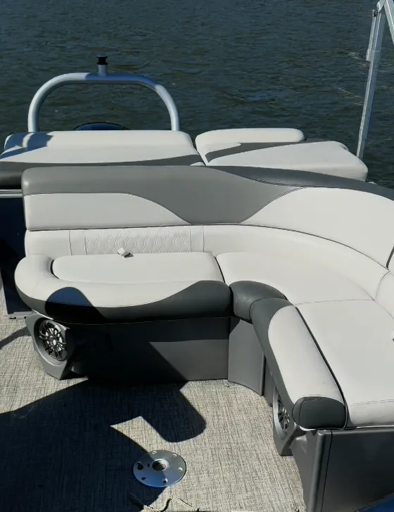 Slide: The Image of Avalon LSZ Cruise 20' 2021 - 4