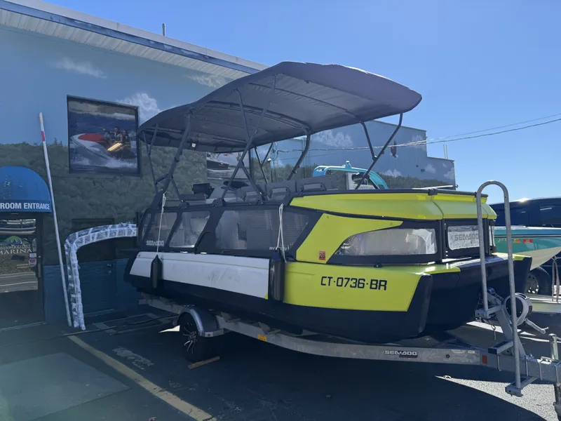 Slide: The Image of Sea-Doo Switch® Cruise 21 - 230 hp Galvanized 2024 - 7