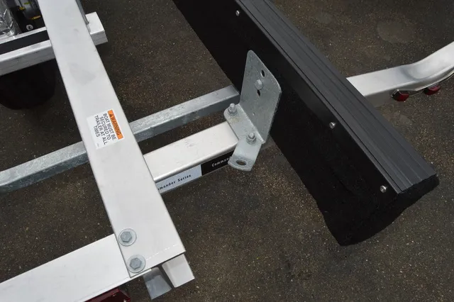 Slide: The Image of Venture Trailers Aluminum Tandem Axle Commander Series COM-8100 2024 - 14