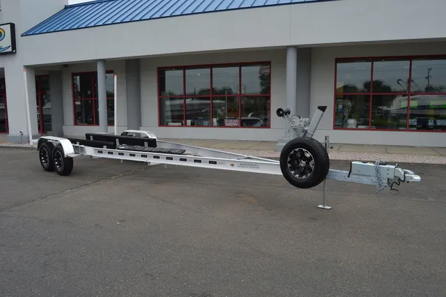 The Image of Venture Trailers Aluminum Tandem Axle Commander Series COM-8100 2024 - 0