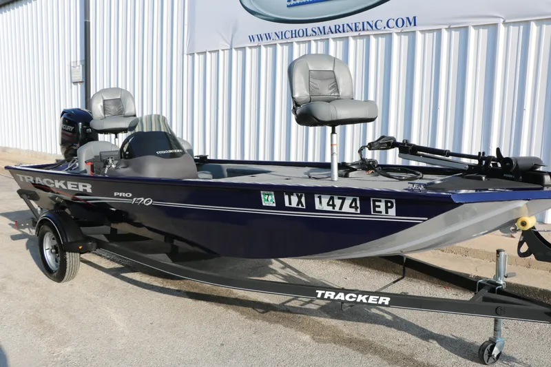 Slide: The Image of Tracker Pro 170 2019 - 12