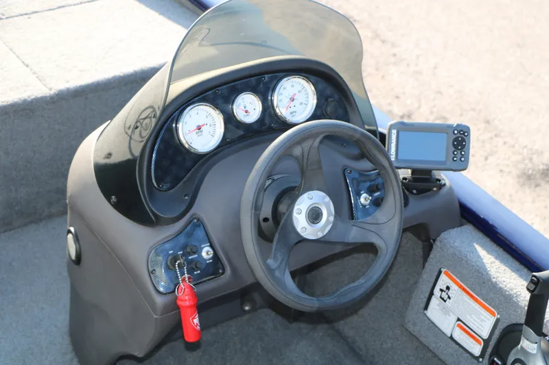 Slide: The Image of Tracker Pro 170 2019 - 15