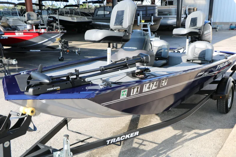 Slide: The Image of Tracker Pro 170 2019 - 5