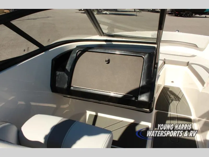 Slide: The Image of Bayliner V20 2025 - 11