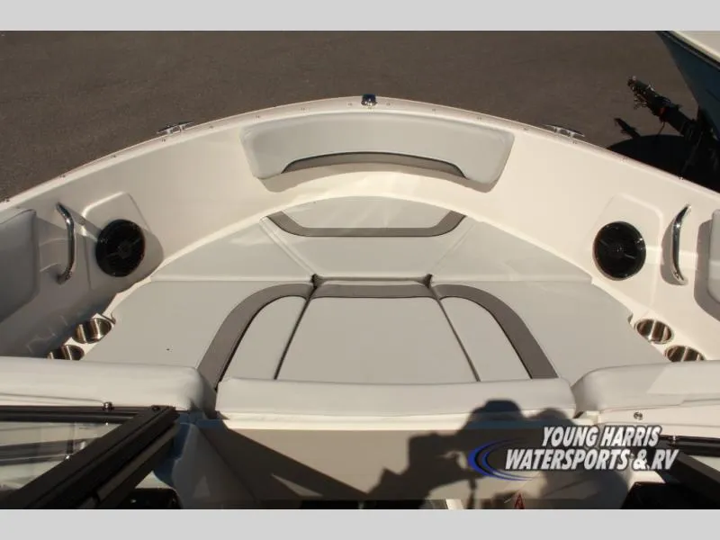 Slide: The Image of Bayliner V20 2025 - 4