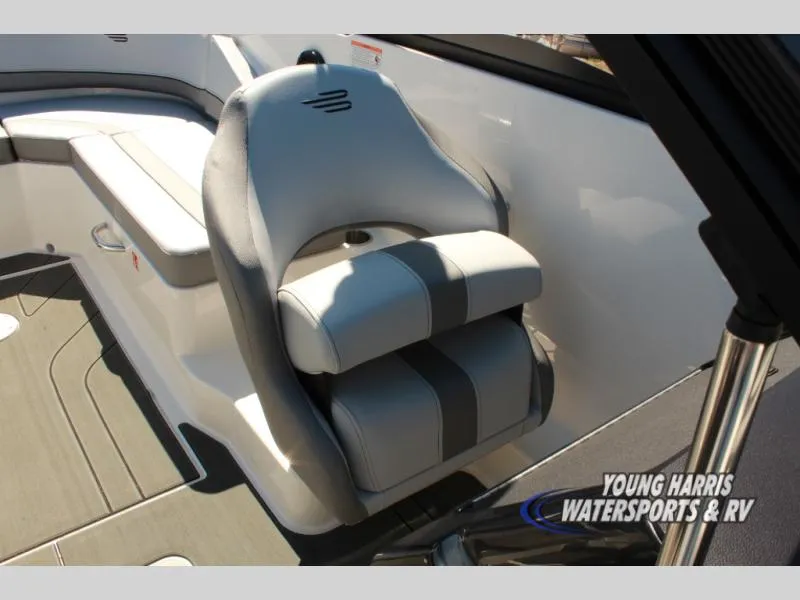 Slide: The Image of Bayliner V20 2025 - 6