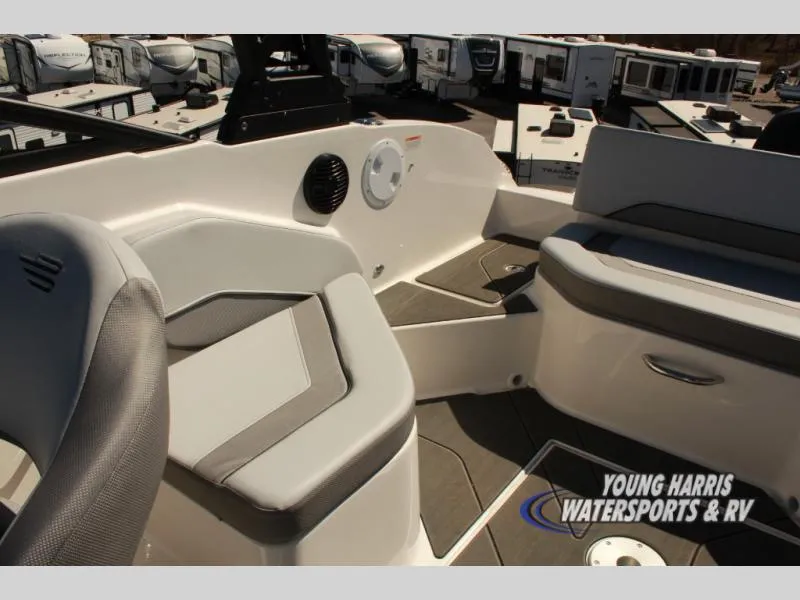 Slide: The Image of Bayliner V20 2025 - 9