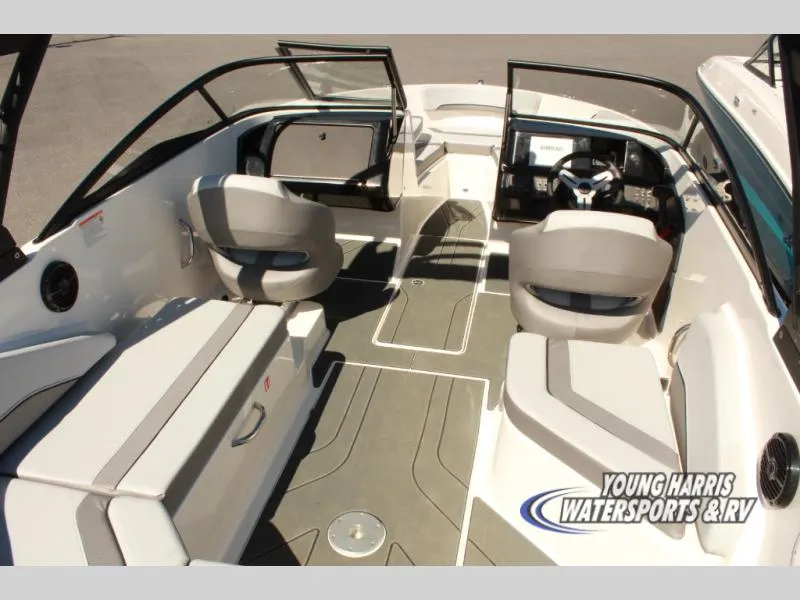 Slide: The Image of Bayliner V20 2025 - 2