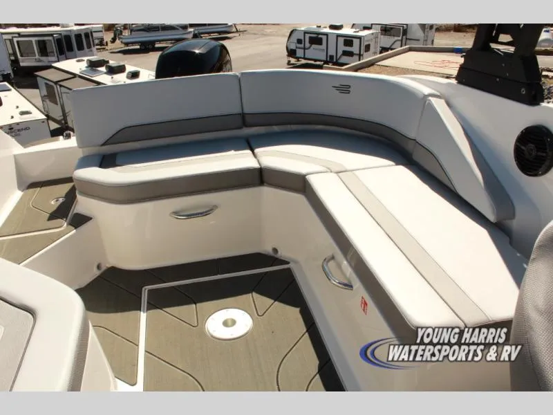 Slide: The Image of Bayliner V20 2025 - 8