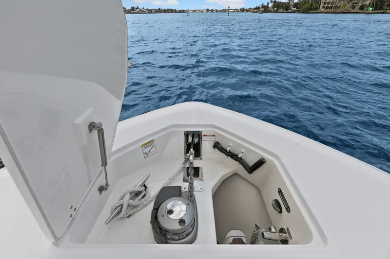 Slide: The Image of Boston Whaler 380 OUTRAGE 2018 - 10
