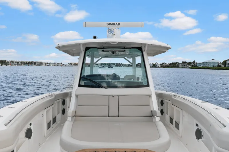 Slide: The Image of Boston Whaler 380 OUTRAGE 2018 - 15