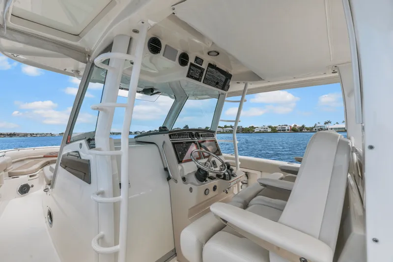Slide: The Image of Boston Whaler 380 OUTRAGE 2018 - 19