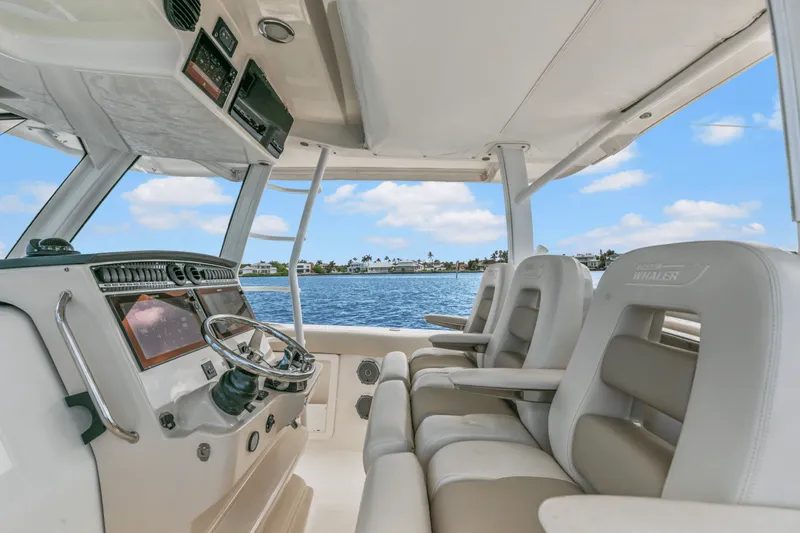 Slide: The Image of Boston Whaler 380 OUTRAGE 2018 - 20