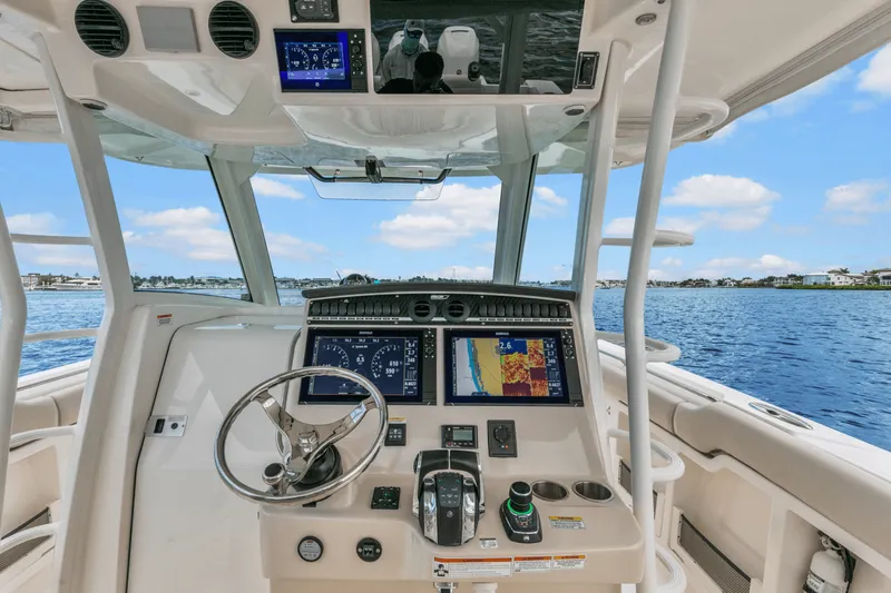 Slide: The Image of Boston Whaler 380 OUTRAGE 2018 - 21