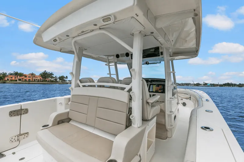 Slide: The Image of Boston Whaler 380 OUTRAGE 2018 - 25