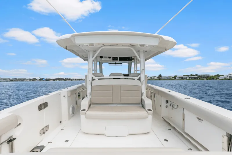 Slide: The Image of Boston Whaler 380 OUTRAGE 2018 - 27