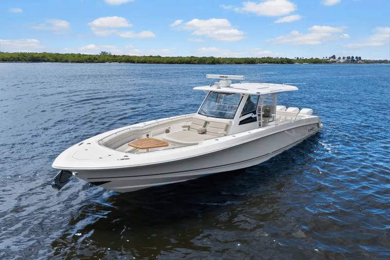 Slide: The Image of Boston Whaler 380 OUTRAGE 2018 - 3