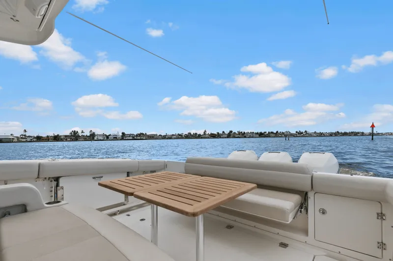 Slide: The Image of Boston Whaler 380 OUTRAGE 2018 - 31