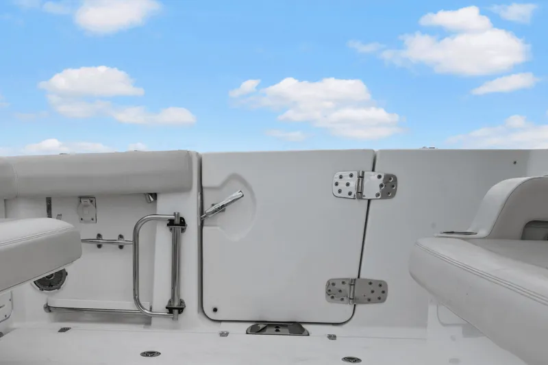 Slide: The Image of Boston Whaler 380 OUTRAGE 2018 - 33