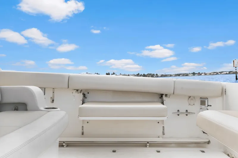 Slide: The Image of Boston Whaler 380 OUTRAGE 2018 - 35