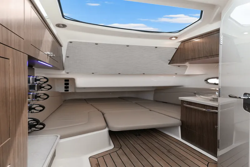 Slide: The Image of Boston Whaler 380 OUTRAGE 2018 - 42