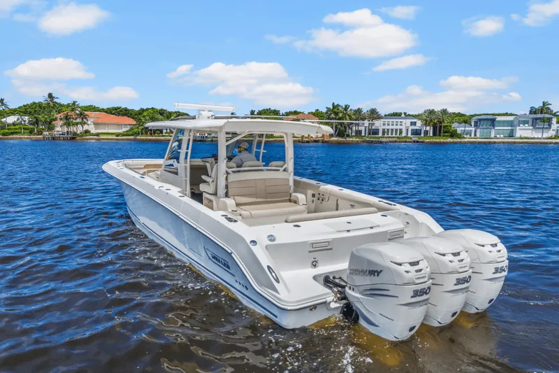 Slide: The Image of Boston Whaler 380 OUTRAGE 2018 - 6