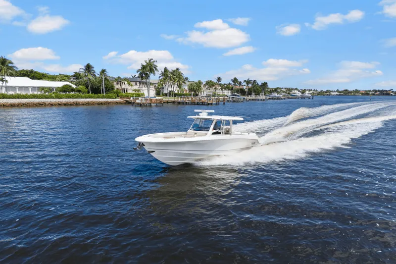 Slide: The Image of Boston Whaler 380 OUTRAGE 2018 - 8
