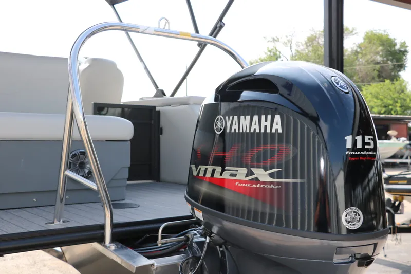 Slide: The Image of Sylvan Mirage 8520 CLZ DH 2026 - 8