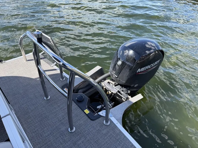 Slide: The Image of Barletta Boats A24QC Triple-Toon 2026 - 8