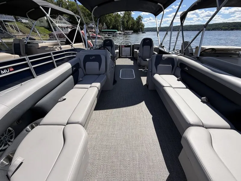 Slide: The Image of Barletta Boats A24QC Triple-Toon 2026 - 33