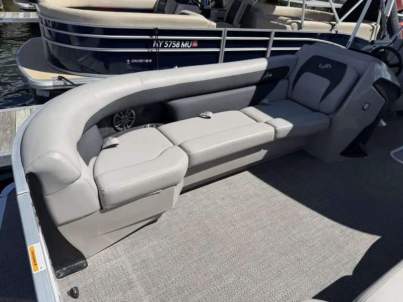 Slide: The Image of Barletta Boats A24QC Triple-Toon 2026 - 31