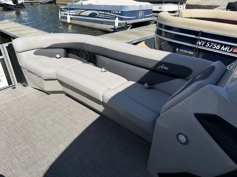 Slide: The Image of Barletta Boats A24QC Triple-Toon 2026 - 17