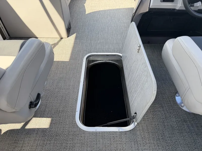 Slide: The Image of Barletta Boats A24QC Triple-Toon 2026 - 14