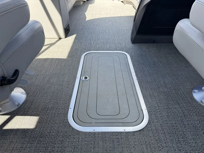 Slide: The Image of Barletta Boats A24QC Triple-Toon 2026 - 15