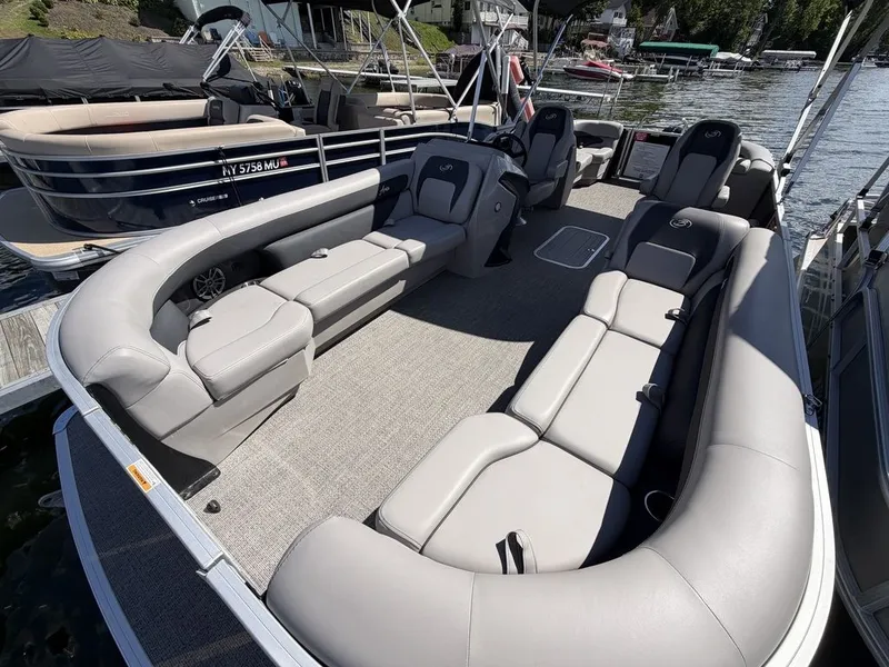 Slide: The Image of Barletta Boats A24QC Triple-Toon 2026 - 32