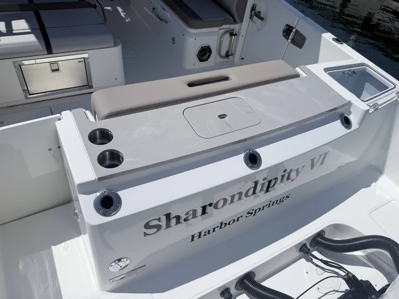 Slide: The Image of Boston Whaler 330 Vantage 2025 - 7