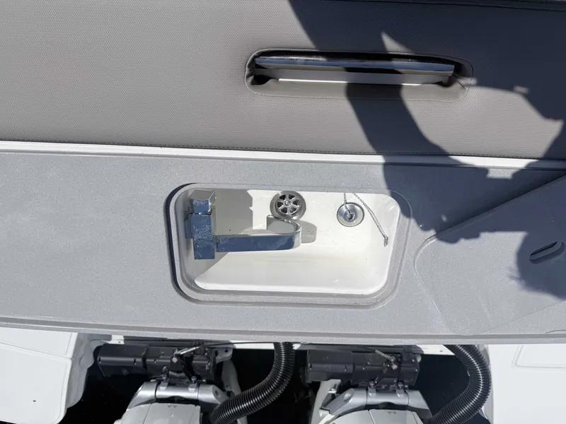 Slide: The Image of Boston Whaler 330 Vantage 2025 - 8