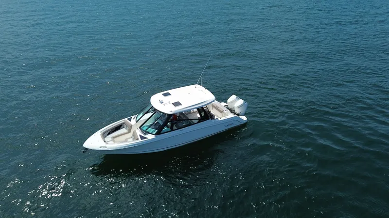 Slide: The Image of Boston Whaler 330 Vantage 2025 - 1