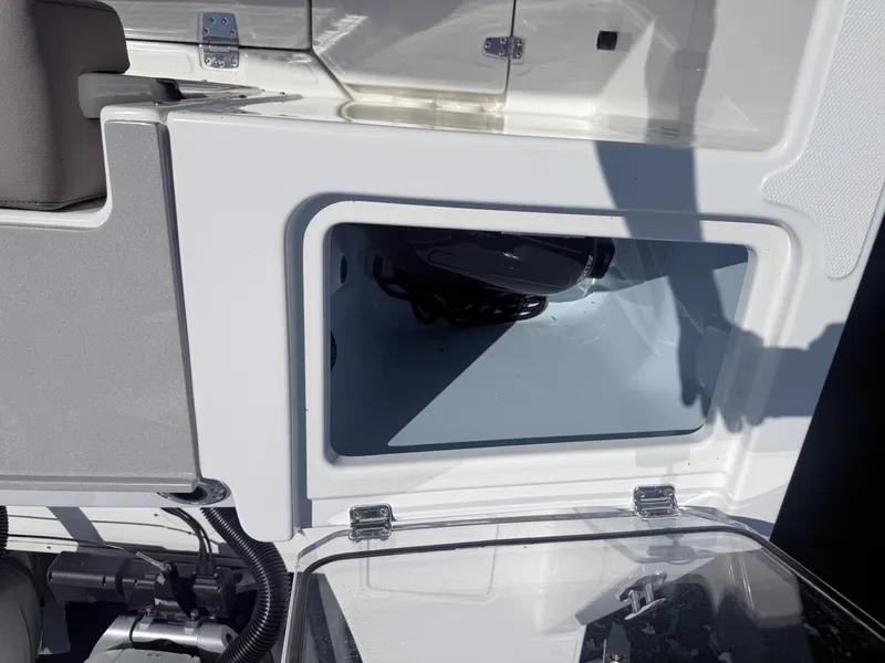 Slide: The Image of Boston Whaler 330 Vantage 2025 - 9