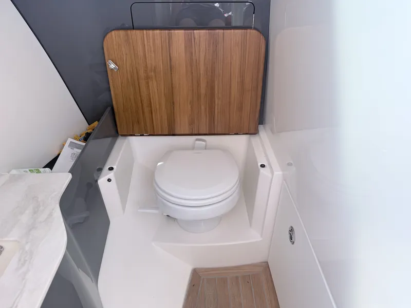 Slide: The Image of Boston Whaler 330 Vantage 2025 - 24