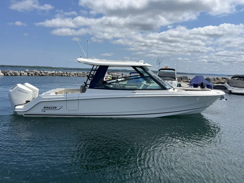 The Image of Boston Whaler 330 Vantage 2025 - 0