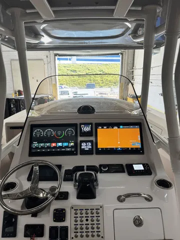 Slide: The Image of Intrepid 345 Nomad FE 34' Negotiable 2019 - 32