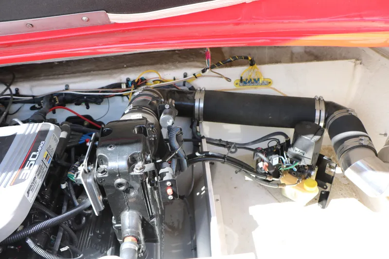 Slide: The Image of Crownline Boats 23 SS Lpx 2009 - 38