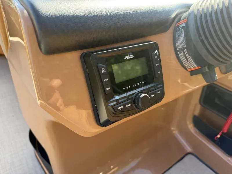 Slide: The Image of Harris Cruiser 210 SLDH 2027 - 20