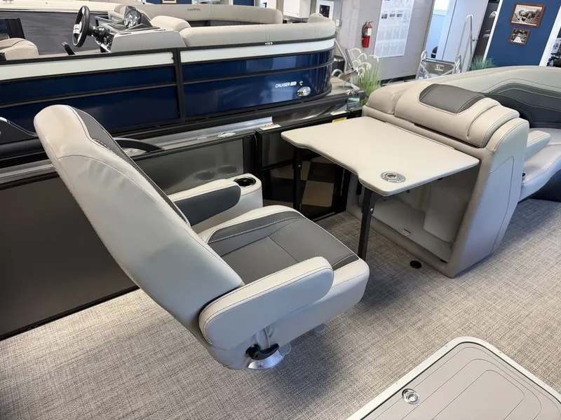 Slide: The Image of Barletta Boats C22UC 2027 - 29