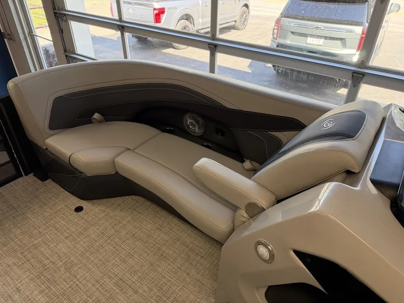 Slide: The Image of Barletta Boats C22UC 2027 - 13