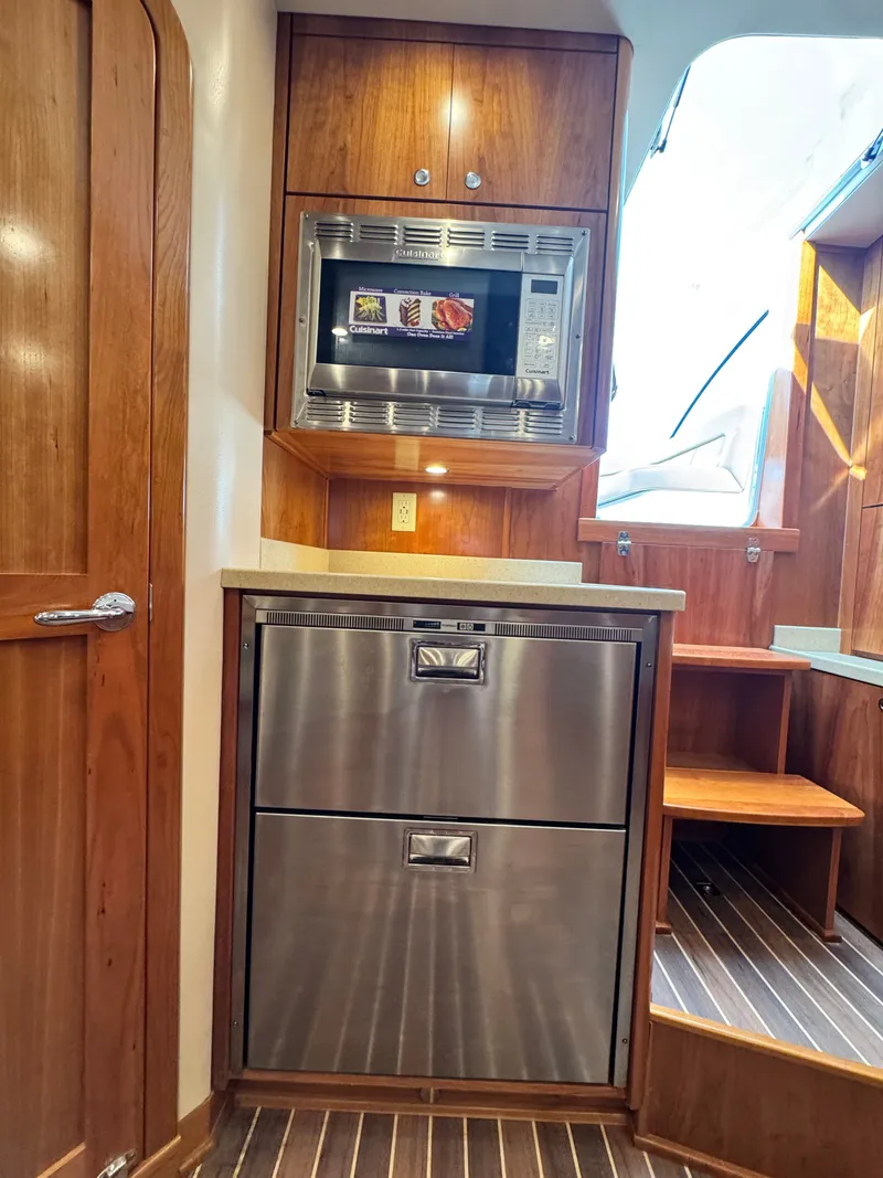 Slide: The Image of Albemarle 41 Express 2021 - 22